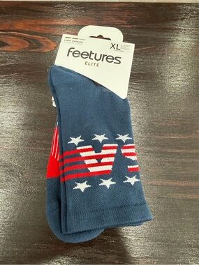 NWT X-Large Feetures Socks